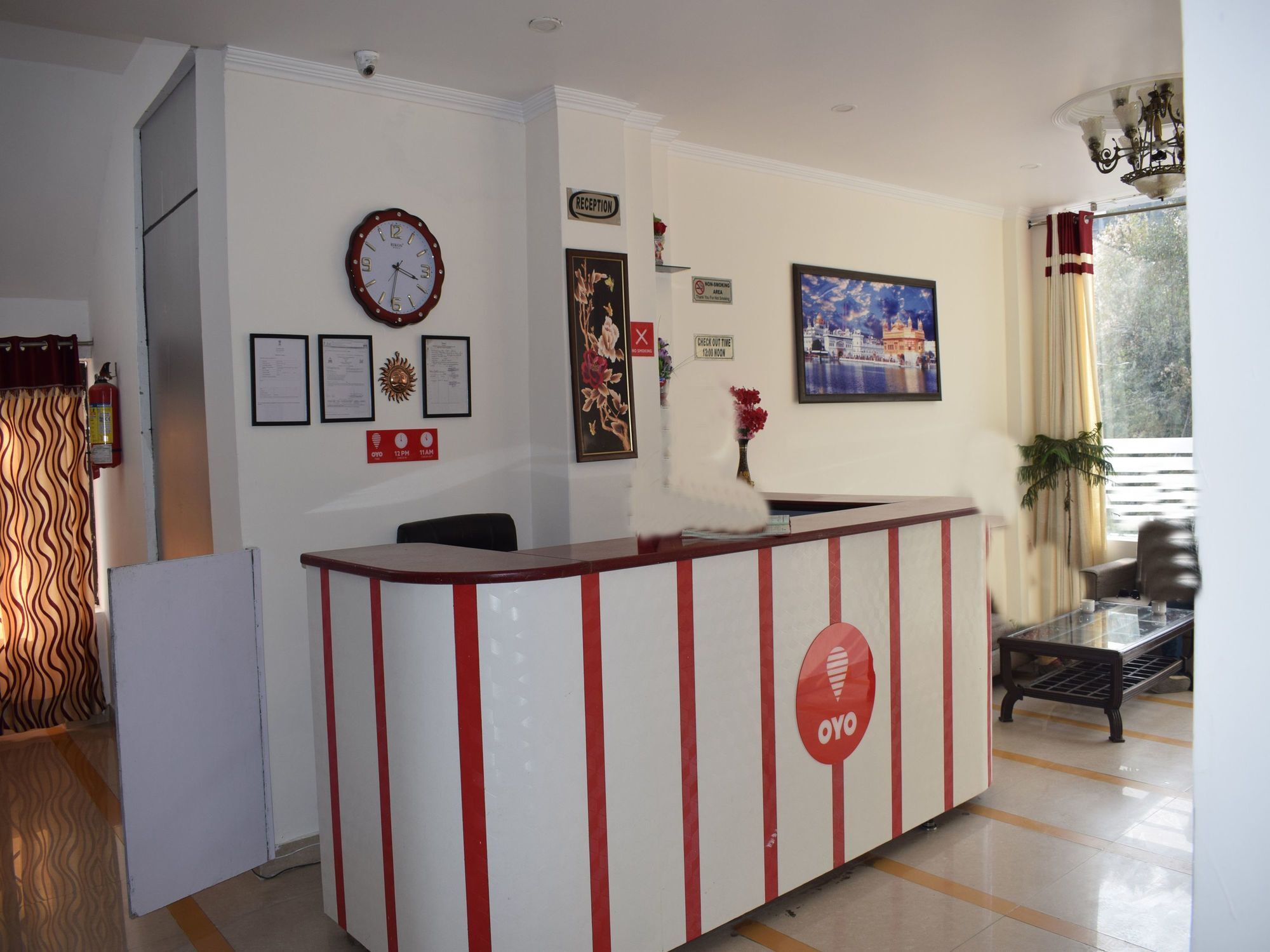 Oyo 10322 Hotel Raja Palace 다람샬라 외부 사진