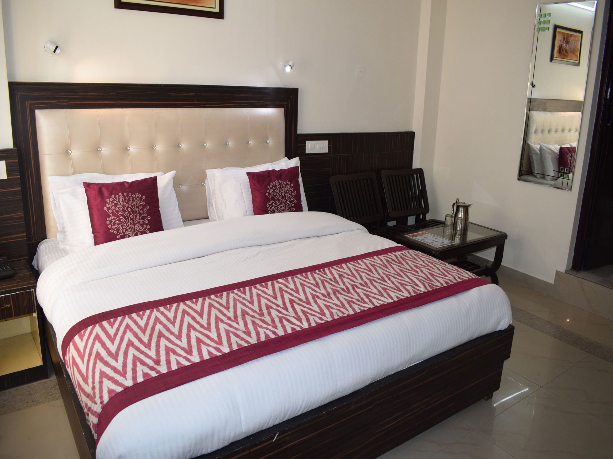 Oyo 10322 Hotel Raja Palace 다람샬라 외부 사진